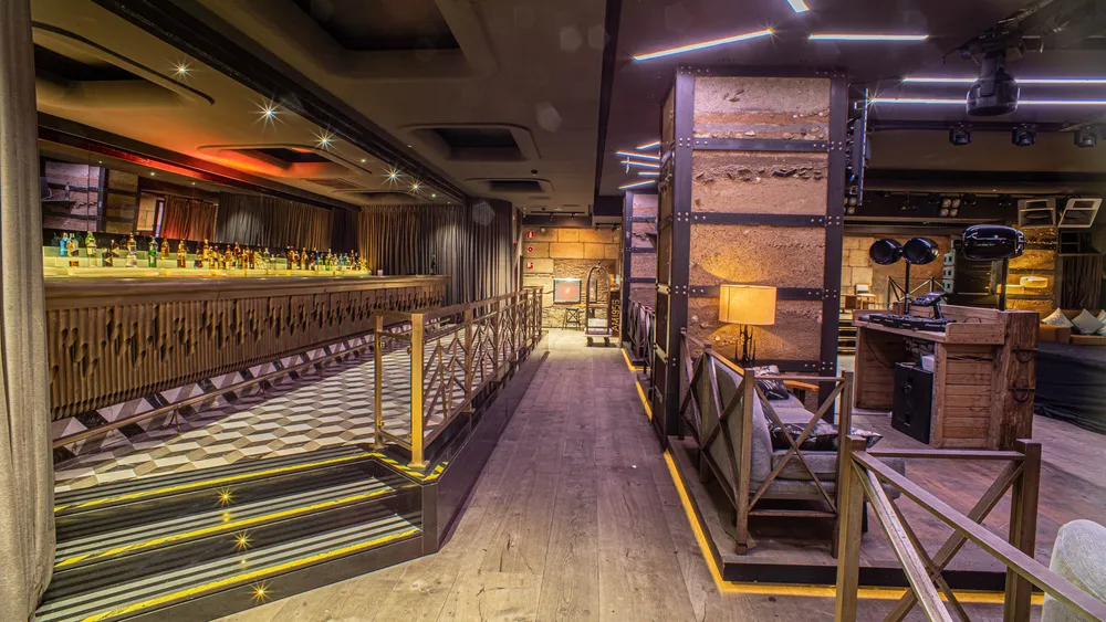 am_construcciones_proyectos_discoteca_puente_romano_empresa_de_construccion_en_marbella_06